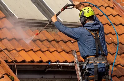 Démoussage et hydrofuge de toiture à Glaire